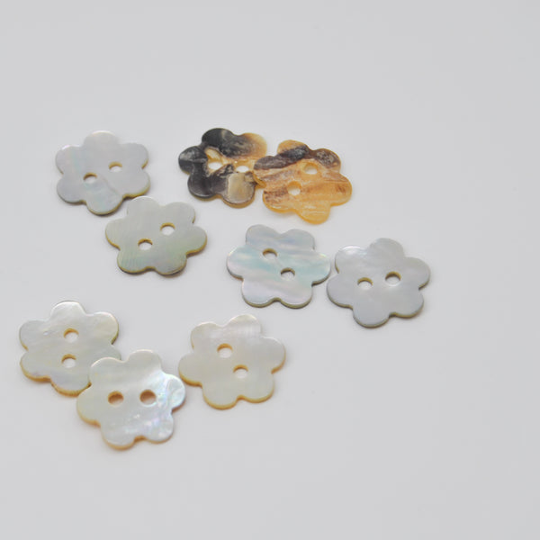 Button - Akoya Shell - Flower 15mm